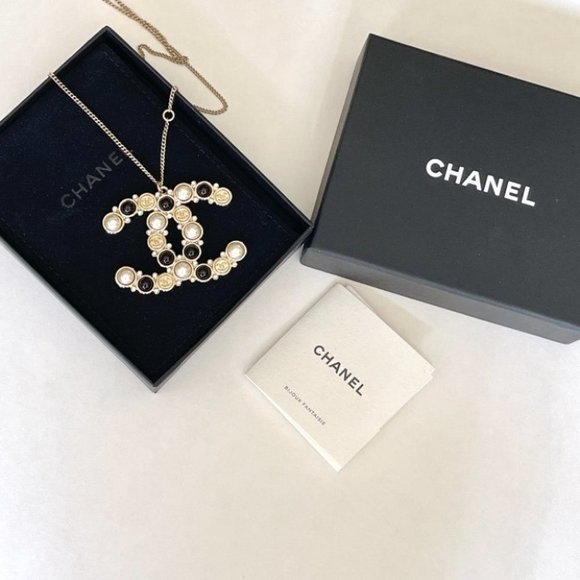 AUTHENTIC RARE - Chanel CC Gold, Black & Pearl Large Pendant Necklace - Picture 8 of 13